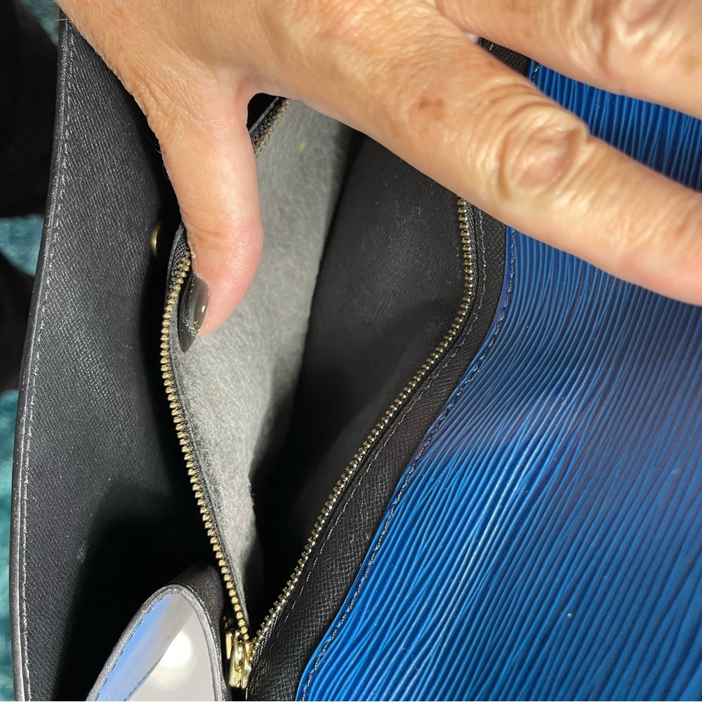 Louis Vuitton Epi Textured Blue Clutch EUC - Picture 12 of 16